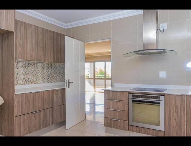 6 BEDROOM HOUSE FOR SALE IN BLUE VALLEY GOLF ESTATE